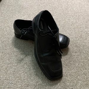 Boys dress shoe